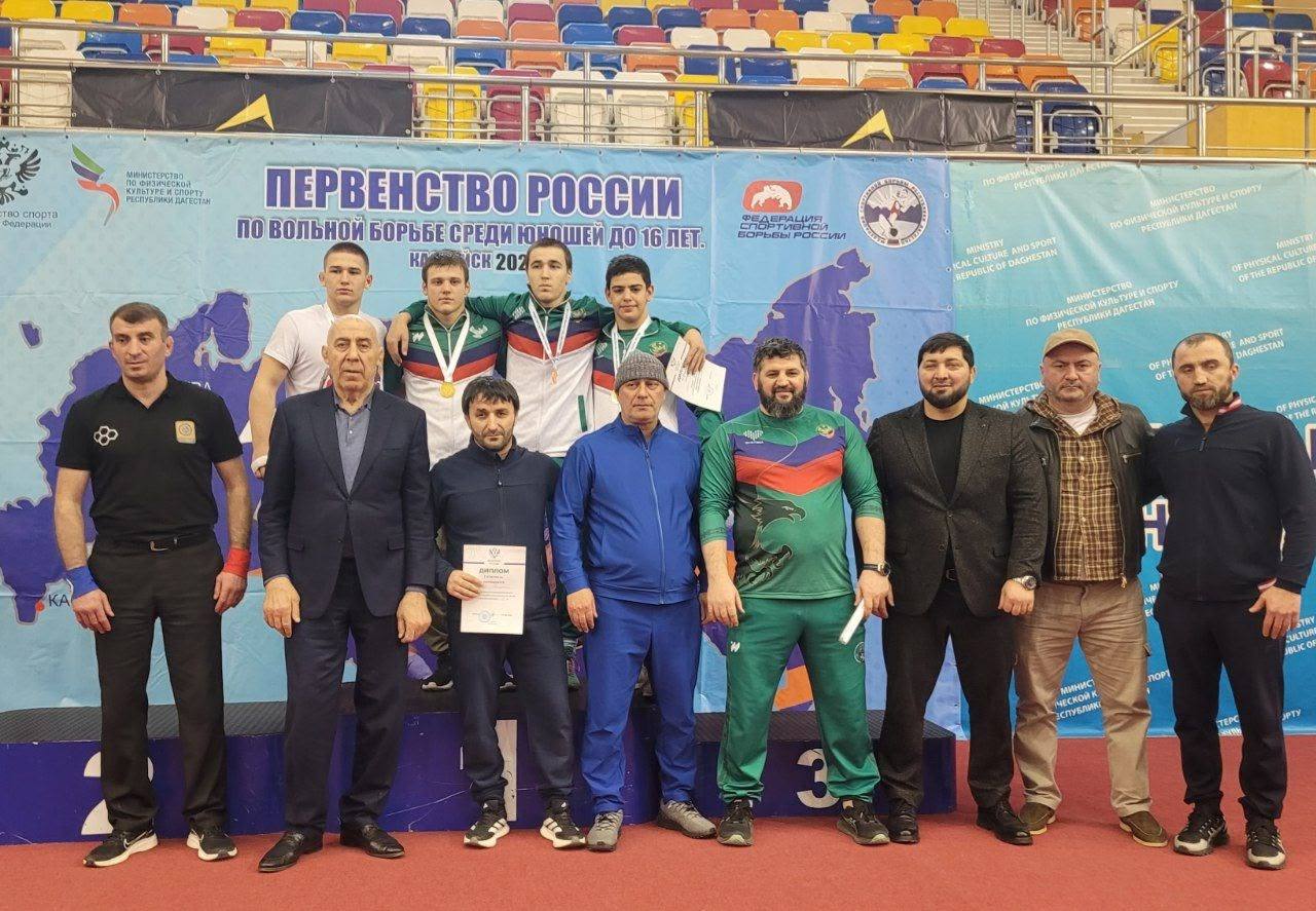 Первенство России по вольной борьбе U-16: осетинские борцы завоевали четыре награды