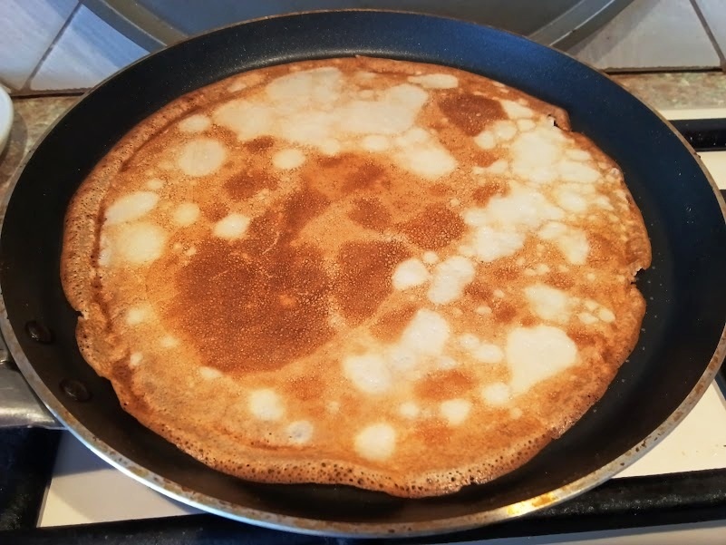 Нежные блинчики на кипятке: быстрое решение для идеального завтрака