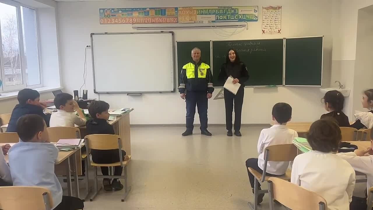 Сотрудники Госавтоинспекции по Ирафскому району провели занятие « Пешеход! Знай и соблюдай ПДД!» в с.Хазнидон