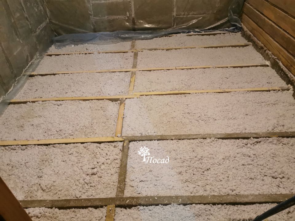 Выбор между фанерой и квик деком: что подходит для пола в загородном доме?