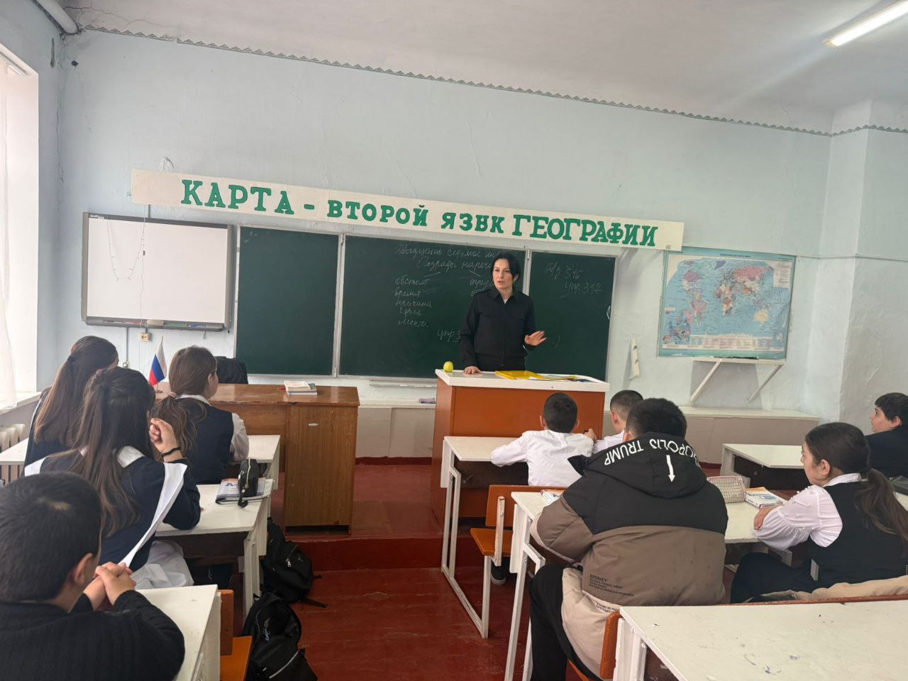 Полицейские Кировского района проводят уроки правовой грамотности в образовательных учреждениях района Полицейские Кировского района проводят уроки правовой грамотности в образовательных учреждениях района