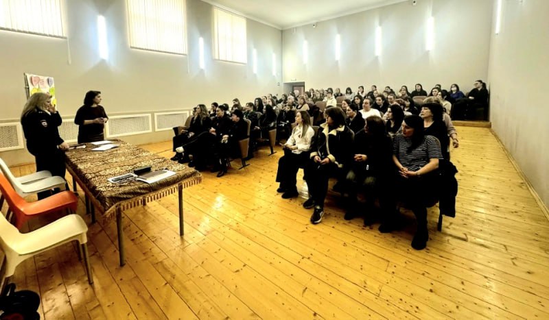 Полицейские Пригородного района Северной Осетии приняли участие в общешкольном родительском собрании Полицейские Пригородного района Северной Осетии приняли участие в общешкольном родительском собрании