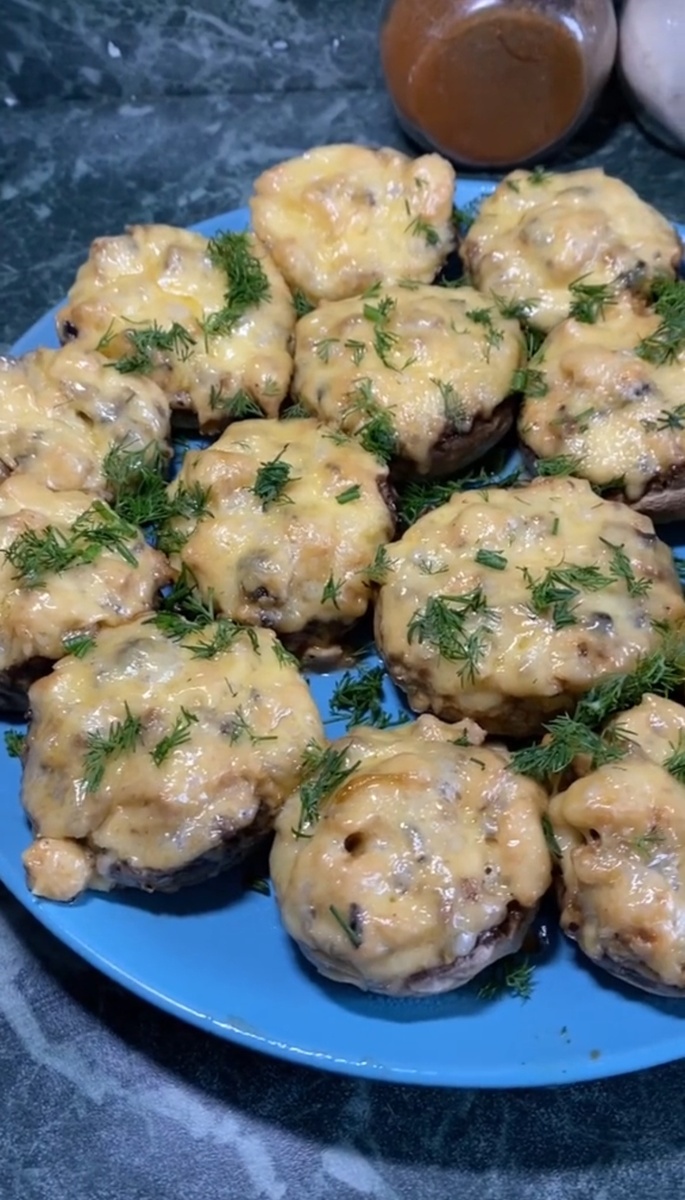 Фаршированные шампиньоны: идеальная закуска для любителей кулинарных экспедиций