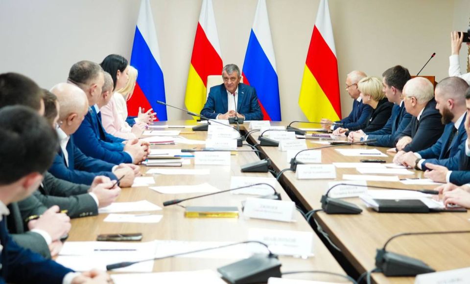 Глава РСО – Алания Сергей Меняйло провел заседание регионального координационного совета по взаимодействию с Общероссийским движением детей и молодежи «Движение Первых»