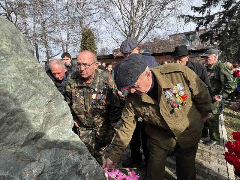 Представитель Общественного совета при отделе полиции Правобережного района принял участие в митинге, посвященном 37-й годовщине вывода советских войск из Афганистана Представитель Общественного совета при отделе полиции Правобережного района принял участие в митинге, посвященном 37-й годовщине вывода советских войск из Афганистана