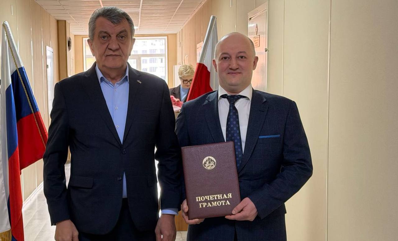 Глава РСО – Алания Сергей Меняйло встретился с коллективом Управления Федеральной налоговой службы (УФНС) по Северной Осетии, поблагодарил за эффективную работу в 2025 году и вручил награды Глава РСО – Алания Сергей Меняйло встретился с коллективом Управления Федеральной налоговой службы (УФНС) по Северной Осетии, поблагодарил за эффективную работу в 2025 году и вручил награды