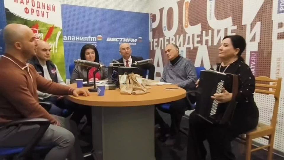 Ещё одна музыкальная пауза радиомарафона "Всё для победы" от Марины Хутуговой и Азамата Сидакова