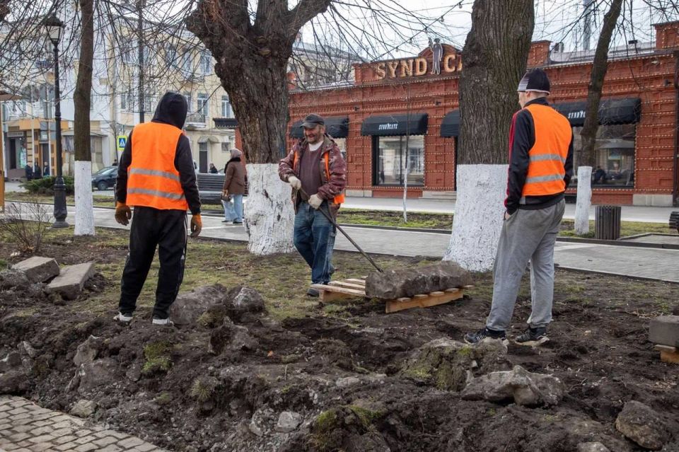 На проспекте Мира от ул. Джанаева до ул. Кирова меняют опоры освещения