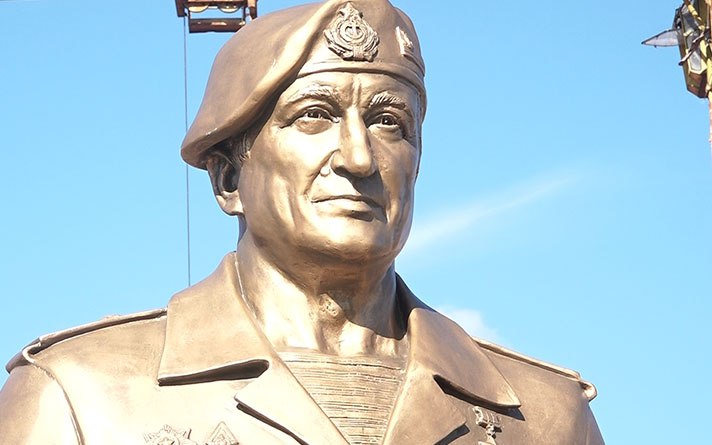 В Суворовском училище открыли бюст героя России Александра Отраковского