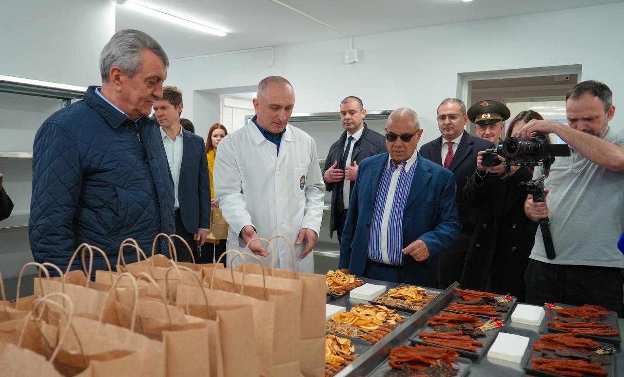 Фабрика-кухня по производству продуктов питания для участников специальной военной операции открылась во Владикавказе, сообщает пресс-служба главы и правительства Северной Осетии