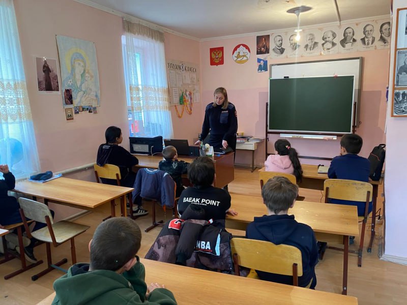 В высокогорных селах Северной Осетии инспекторы по делам несовершеннолетних Ирафского района продолжают проводить активную профилактическую работу В высокогорных селах Северной Осетии инспекторы по делам несовершеннолетних Ирафского района продолжают проводить активную профилактическую работу