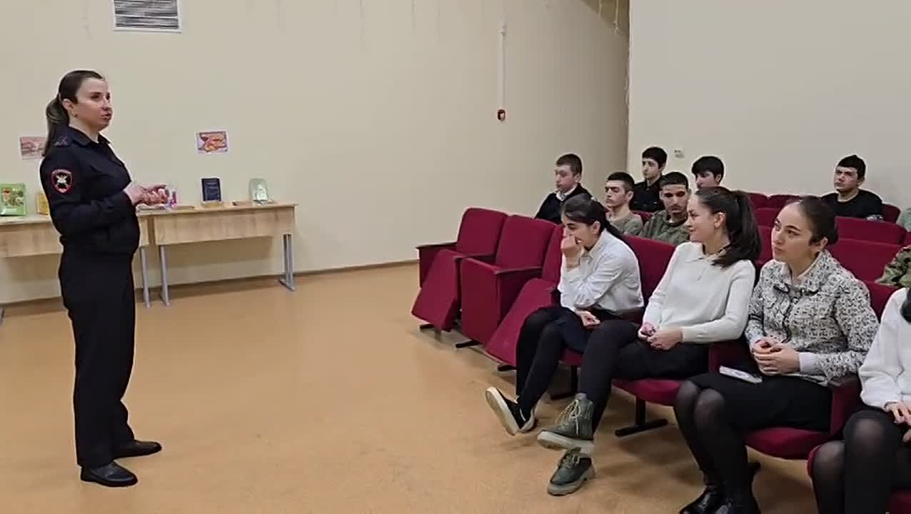 123456Старшеклассникам «Костаевской Школы» напомнили о безопасности и продемонстрировали видео «Подборка ДТП в районе»