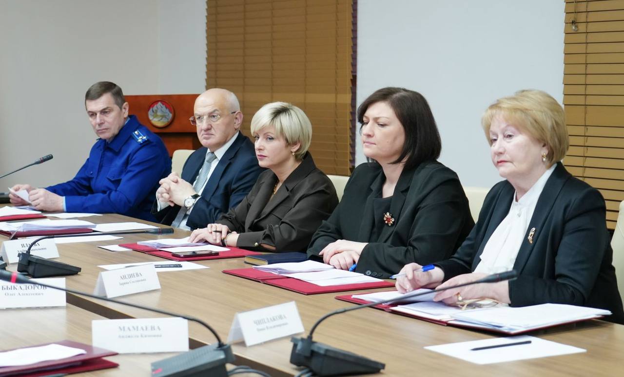 Председатель Правительства РСО – Алания Борис Джанаев провел заседание кабинета министров, на котором были рассмотрены порядка 30 вопросов, касающихся социально-экономического развития республики и благополучия граждан Председатель Правительства РСО – Алания Борис Джанаев провел заседание кабинета министров, на котором были рассмотрены порядка 30 вопросов, касающихся социально-экономического развития республики и благополучия граждан