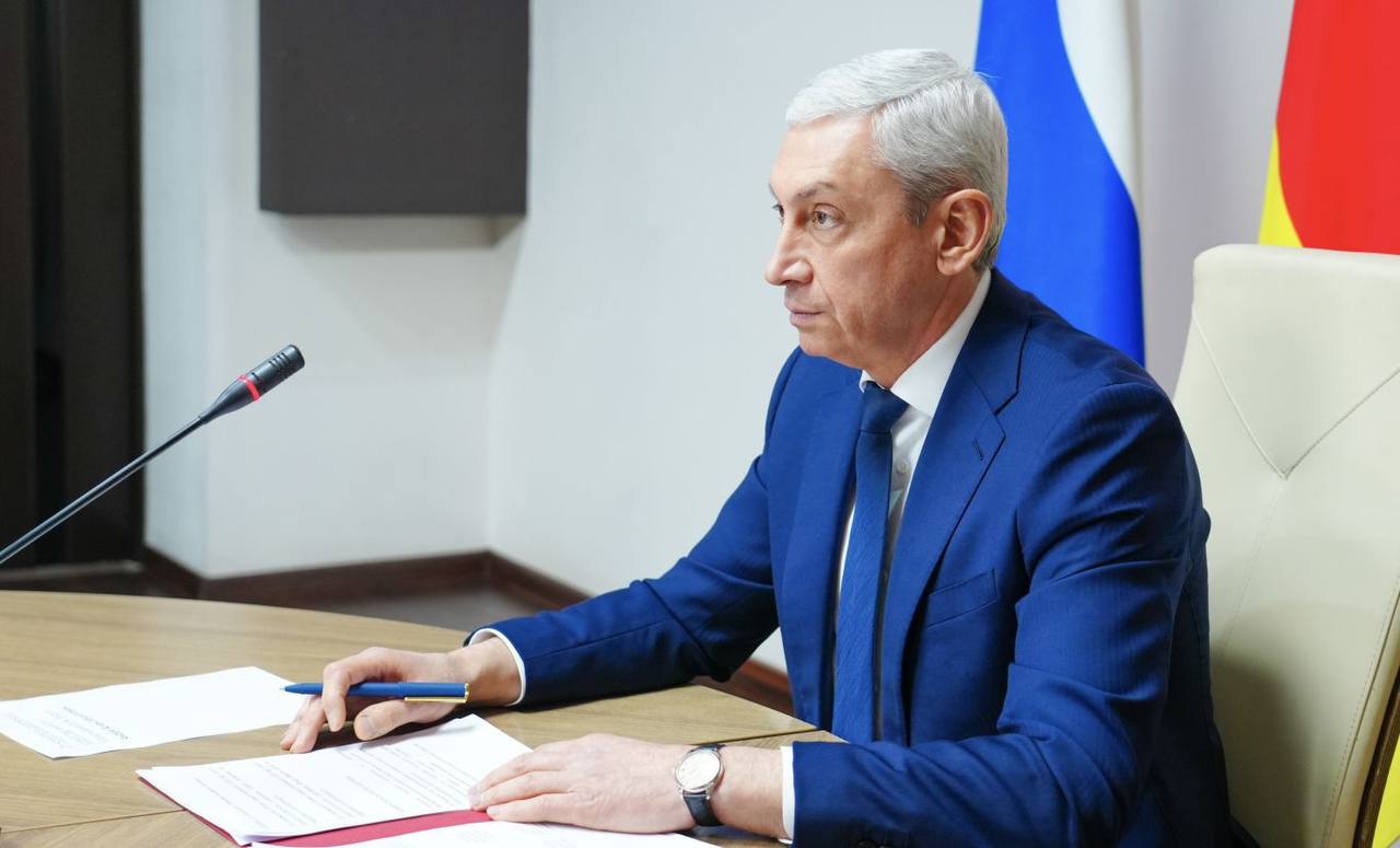 Председатель Правительства РСО – Алания Борис Джанаев провел заседание кабинета министров, на котором были рассмотрены порядка 30 вопросов, касающихся социально-экономического развития республики и благополучия граждан Председатель Правительства РСО – Алания Борис Джанаев провел заседание кабинета министров, на котором были рассмотрены порядка 30 вопросов, касающихся социально-экономического развития республики и благополучия граждан