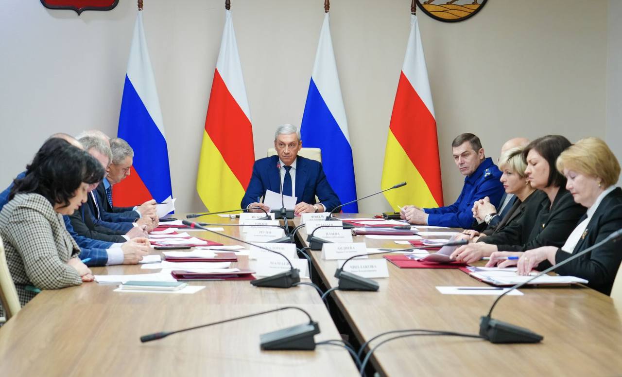 Председатель Правительства РСО – Алания Борис Джанаев провел заседание кабинета министров, на котором были рассмотрены порядка 30 вопросов, касающихся социально-экономического развития республики и благополучия граждан
