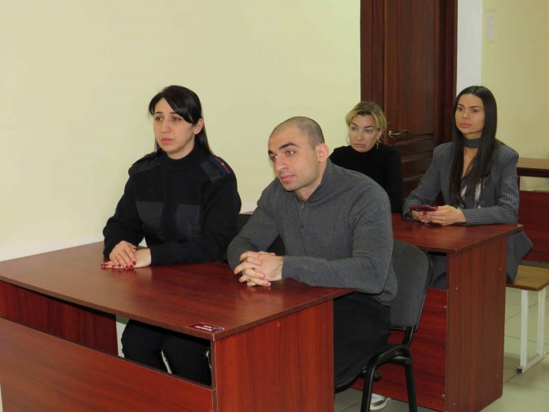 В отделе полиции №2 УМВД Владикавказа состоялось торжественное вручение первых офицерских погон сотрудникам В отделе полиции №2 УМВД Владикавказа состоялось торжественное вручение первых офицерских погон сотрудникам