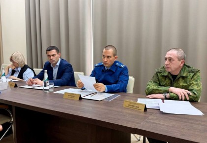 Прокурор Республики Северная Осетия – Алания Олег Апанасевич совместно с военным прокурором Владикавказского гарнизона Южного военного округа Сулейманом Сулеймановым, Уполномоченным по правам человека в регионе Артуром...