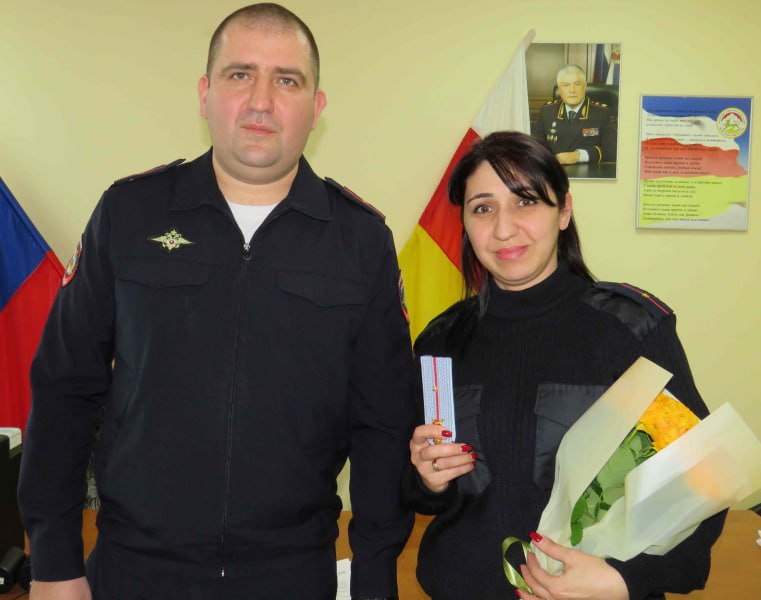 В отделе полиции №2 УМВД Владикавказа состоялось торжественное вручение первых офицерских погон сотрудникам В отделе полиции №2 УМВД Владикавказа состоялось торжественное вручение первых офицерских погон сотрудникам