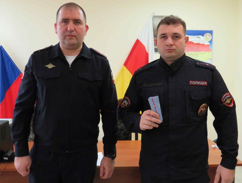 В отделе полиции №2 УМВД Владикавказа состоялось торжественное вручение первых офицерских погон сотрудникам В отделе полиции №2 УМВД Владикавказа состоялось торжественное вручение первых офицерских погон сотрудникам
