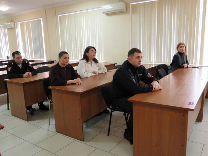 В отделе полиции №2 УМВД Владикавказа состоялось торжественное вручение первых офицерских погон сотрудникам В отделе полиции №2 УМВД Владикавказа состоялось торжественное вручение первых офицерских погон сотрудникам