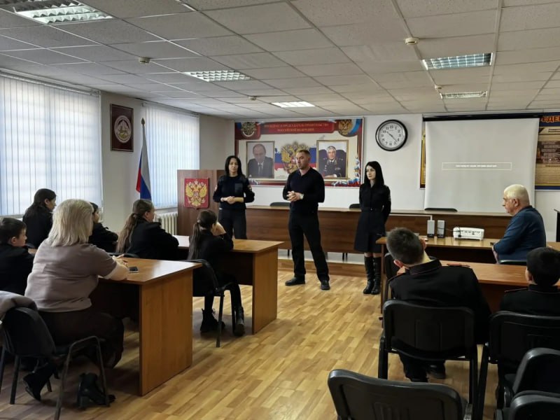 В Отделе МВД России по Дигорскому району Северной Осетии с участием ветеранов ОВД и кадетов прошел Урок мужества В Отделе МВД России по Дигорскому району Северной Осетии с участием ветеранов ОВД и кадетов прошел Урок мужества