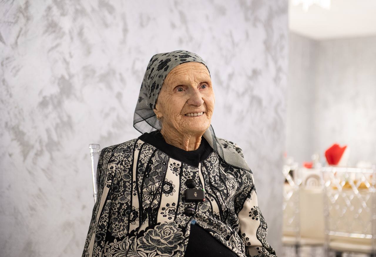 Старейший почтальон России Екатерина Дзалаева отмечает 90-летний юбилей Старейший почтальон России Екатерина Дзалаева отмечает 90-летний юбилей