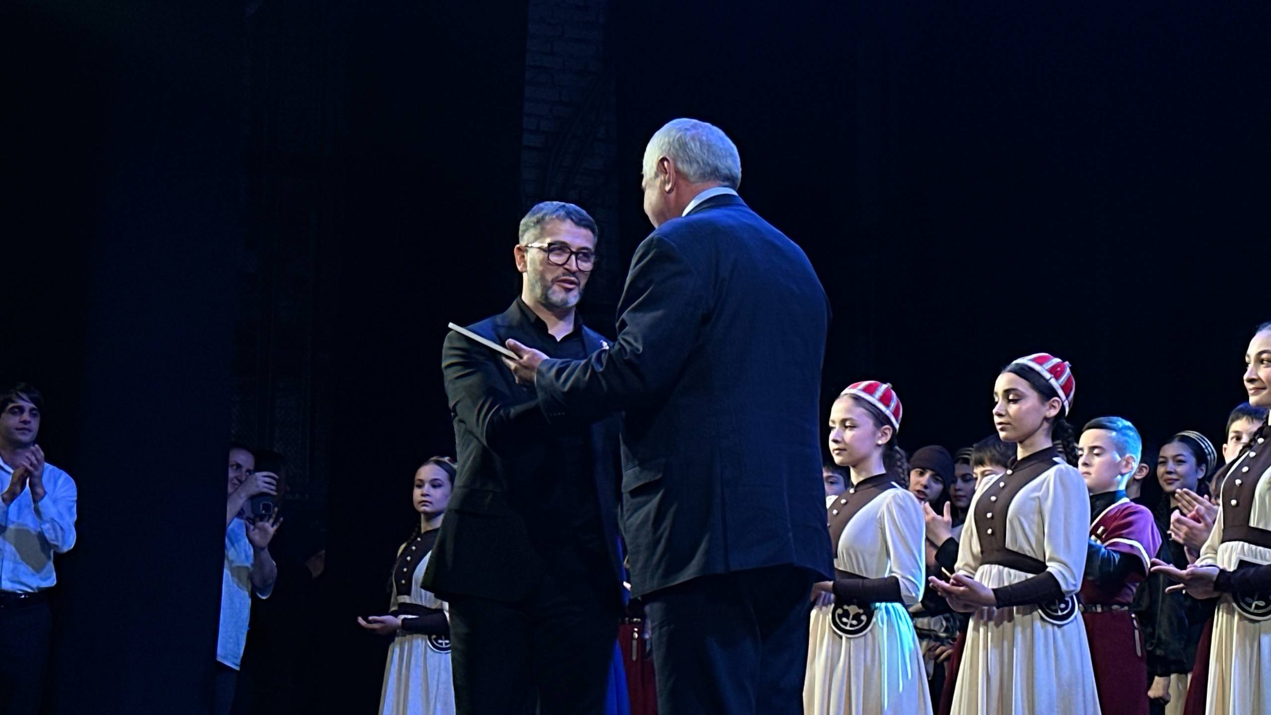 На сцене Дворца молодежи РСО-Алания состоялся совместный концерт образцового ансамбля «Театр адыгского танца «Черкес» и образцового ансамбля народного танца «Фидан» На сцене Дворца молодежи РСО-Алания состоялся совместный концерт образцового ансамбля «Театр адыгского танца «Черкес» и образцового ансамбля народного танца «Фидан»