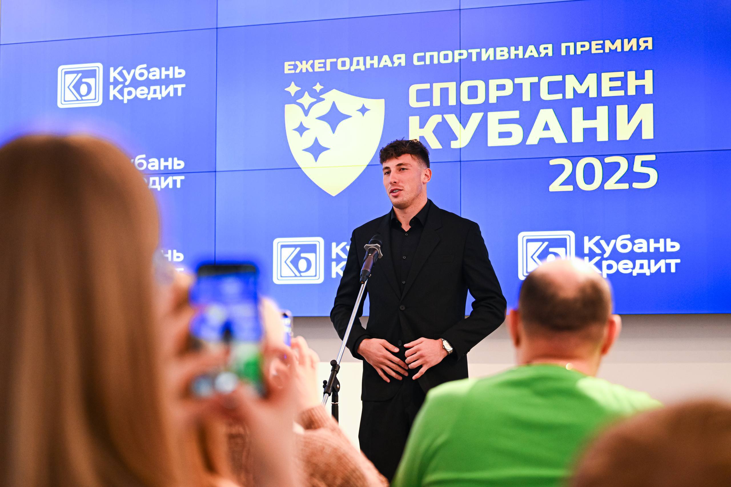 Чемпион России по футболу, вратарь клуба «Краснодар» и сборной России Станислав Агкацев стал победителем ежегодной премии «Спортсмен Кубани 2025» Чемпион России по футболу, вратарь клуба «Краснодар» и сборной России Станислав Агкацев стал победителем ежегодной премии «Спортсмен Кубани 2025»