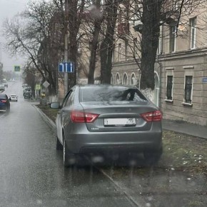 Во Владикавказе продолжается борьба с парковкой на газоне