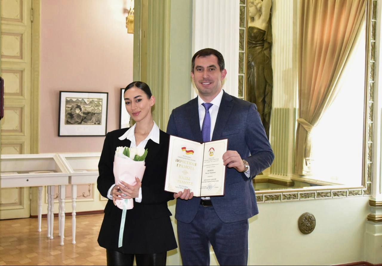 Торжественное награждение деятелей культуры РСО-Алания прошло в Художественном музее имени Махарбека Туганова Торжественное награждение деятелей культуры РСО-Алания прошло в Художественном музее имени Махарбека Туганова