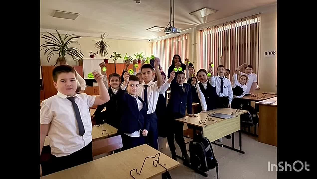 Сотрудники Госавтоинспекции Правобережного района и ДОСААФ России провели профилактическое мероприятие по безопасности дорожного движения в школе №6 г.Беслана «Засветись и улыбнись!»