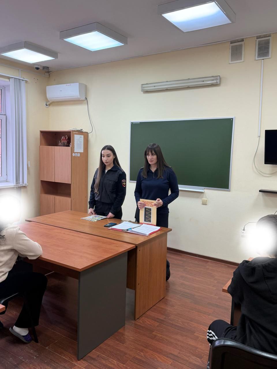 В целях профилактики детского дорожно-транспортного травматизма сотрудники Госавтоинспекции встретились с подопечными Центра временного содержания несовершеннолетних правонарушителей МВД по РСО-Алания