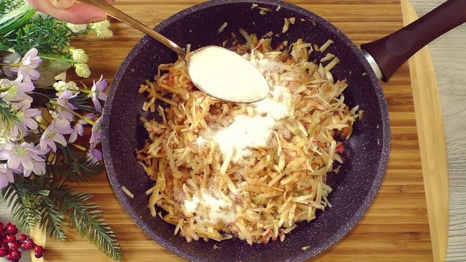 Яблочный рулет из лаваша: быстро и вкусно к чаю