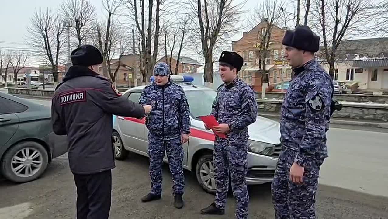 Сотрудники Госавтоинспекции провели профилактические беседы с водителями скорой помощи Ардонской ЦРБ и с личным составом Росгвардии