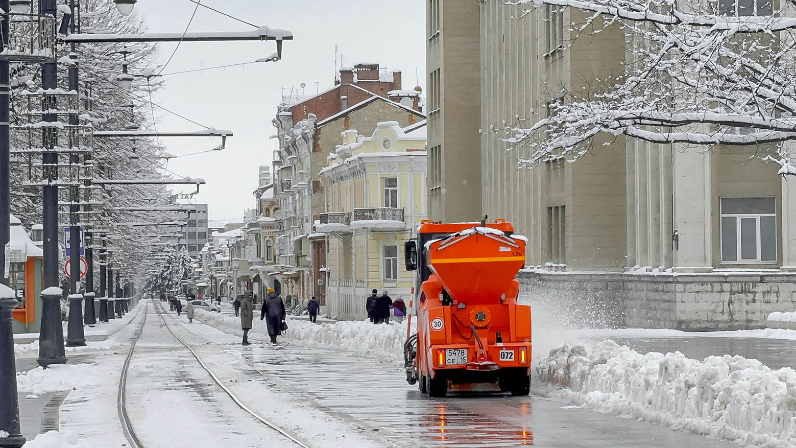 Весенний снегопад. Первый день весны во Владикавказе выдался по-настоящему зимним