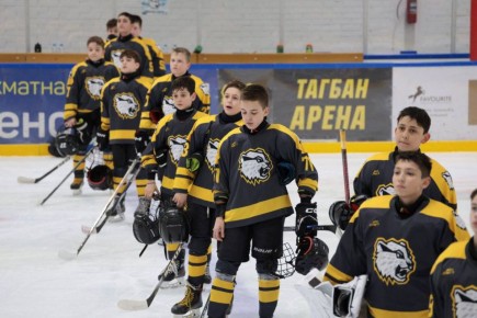 Во Владикавказе, на ледовой арене «Тагбан» прошли матчи III этапа первенства Южного и Северо-Кавказского федеральных округов по хоккею среди юношей до 13 лет (2013 г.р.) сезон 2025/2026