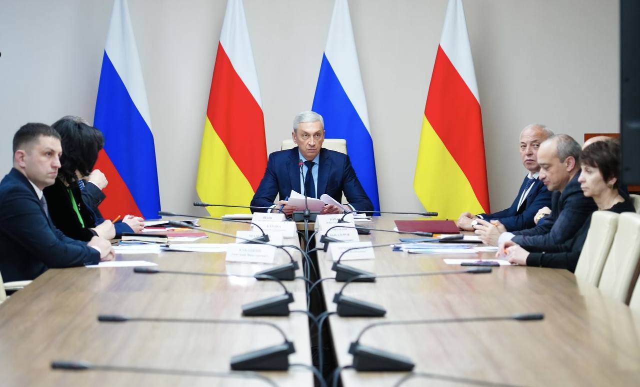 Председатель Правительства РСО – Алания Борис Джанаев провел совещание с руководителями органов исполнительной власти, на котором рассматривались первоочередные задачи социально-экономического развития республики Председатель Правительства РСО – Алания Борис Джанаев провел совещание с руководителями органов исполнительной власти, на котором рассматривались первоочередные задачи социально-экономического развития республики