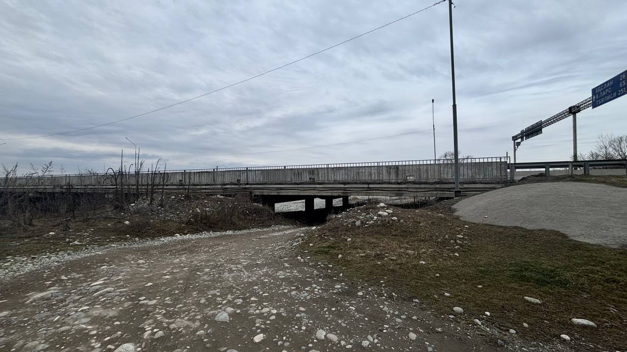 По поручению Сергея Меняйло в Ардонском районе очищены мосты и прилегающие территории По поручению Сергея Меняйло в Ардонском районе очищены мосты и прилегающие территории