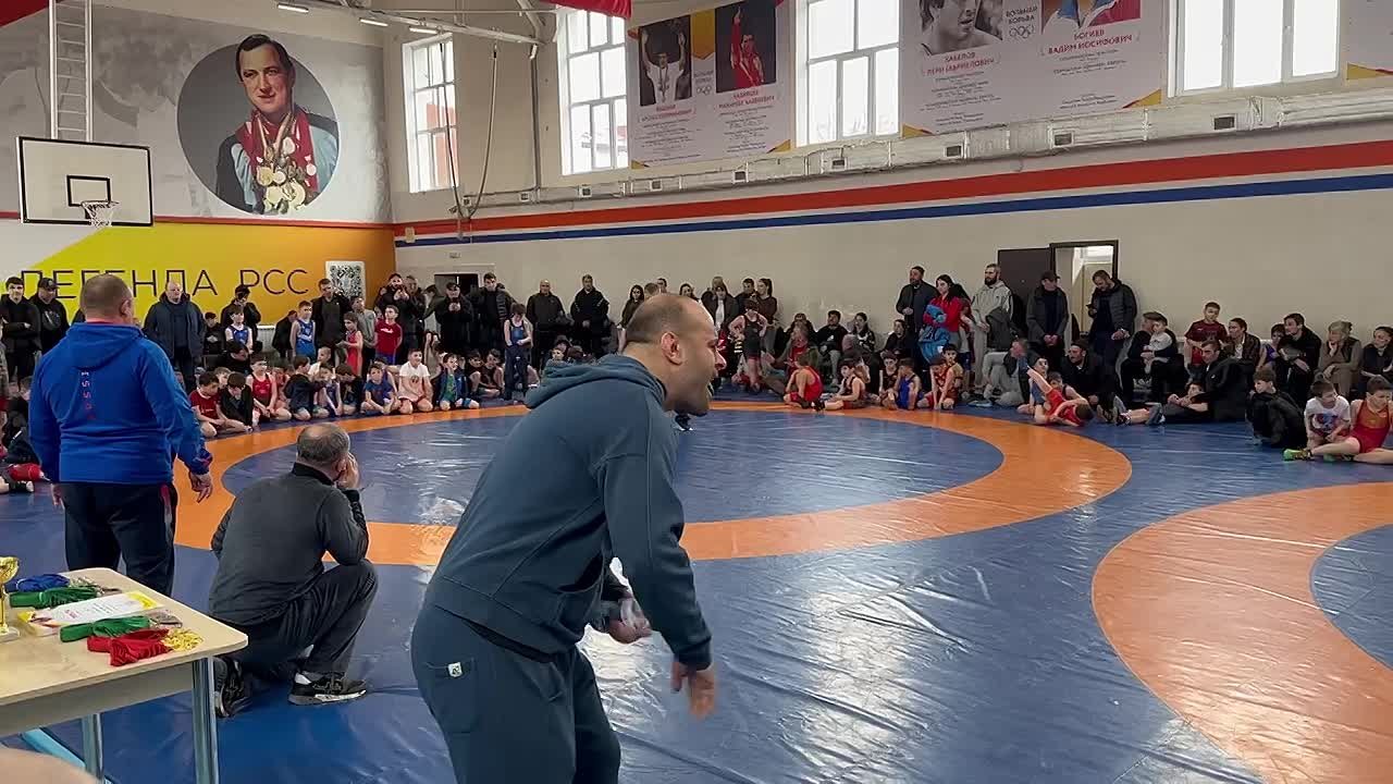 Министр физической культуры и спорта РСО-Алания Сослан Фраев посетил открытое первенство спортивной школы олимпийского резерва по вольной борьбе имени Сослана Андиева