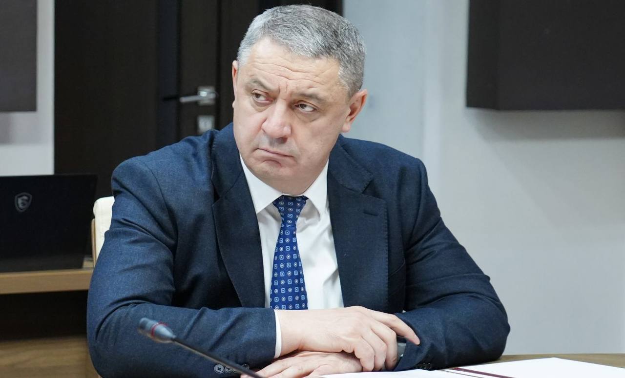 Председатель Правительства РСО – Алания Борис Джанаев провел совещание с руководителями органов исполнительной власти, на котором рассматривались первоочередные задачи социально-экономического развития республики Председатель Правительства РСО – Алания Борис Джанаев провел совещание с руководителями органов исполнительной власти, на котором рассматривались первоочередные задачи социально-экономического развития республики