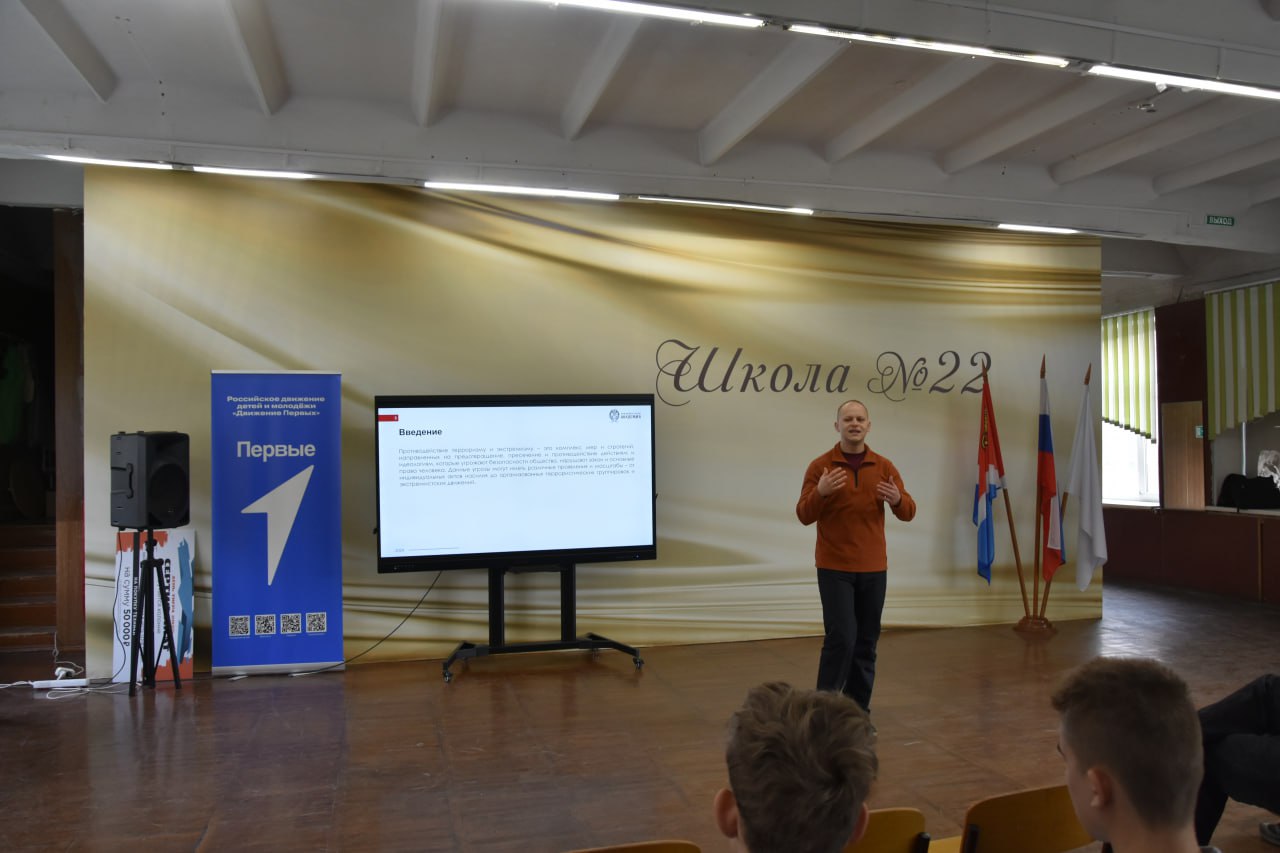 Во Владивостоке транспортные полицейские и общественники присоединились к акции #МолодёжьПротивТерроризма Во Владивостоке транспортные полицейские и общественники присоединились к акции #МолодёжьПротивТерроризма