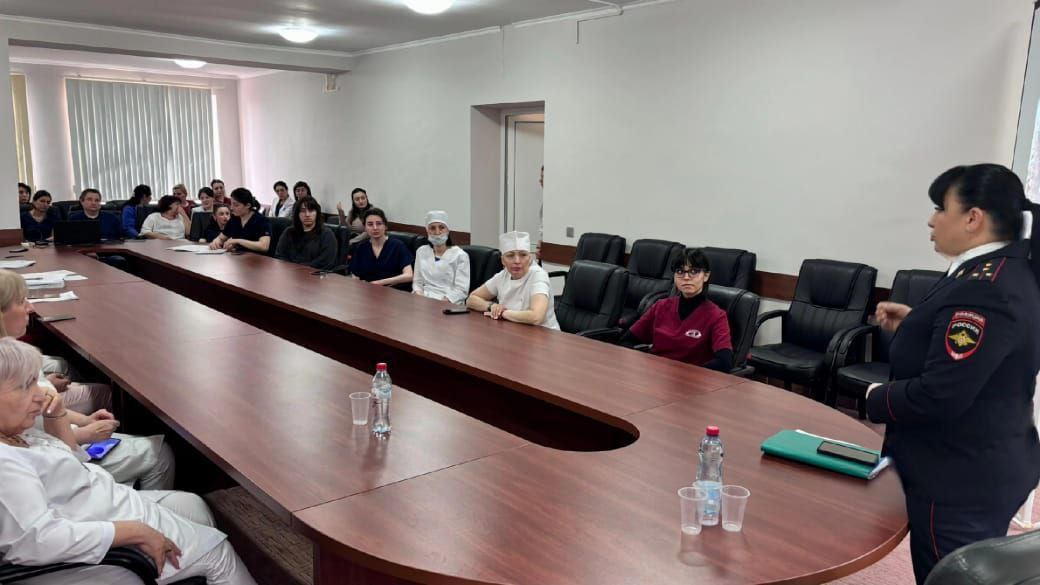 Сохраним жизнь вместе! Сотрудники Госавтоинспекции УМВД России по г. Владикавказ провели профилактическую встречу с медиками Республиканского офтальмологического центра Сохраним жизнь вместе! Сотрудники Госавтоинспекции УМВД России по г. Владикавказ провели профилактическую встречу с медиками Республиканского офтальмологического центра