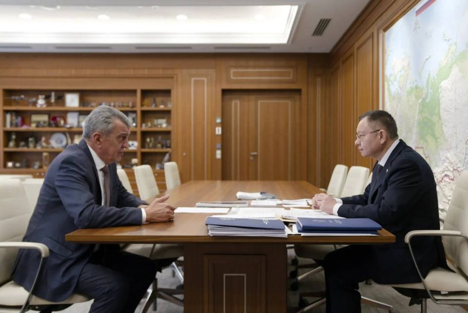 Создание объектов социальной инфраструктуры, модернизацию системы ЖКХ и благоустройство общественных пространств обсудили в Москве профильный министр Ирек Файзуллин и глава Северной Осетии Сергей Меняйло