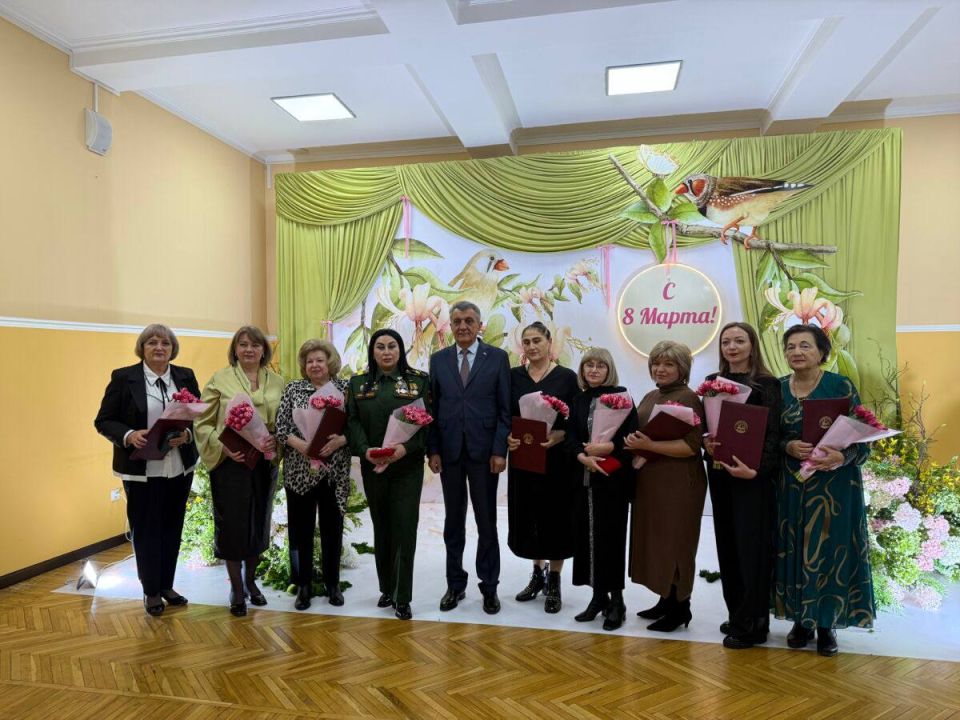 В преддверии Международного женского дня глава Северной Осетии Сергей Меняйло чествовал отличившихся тружениц республики