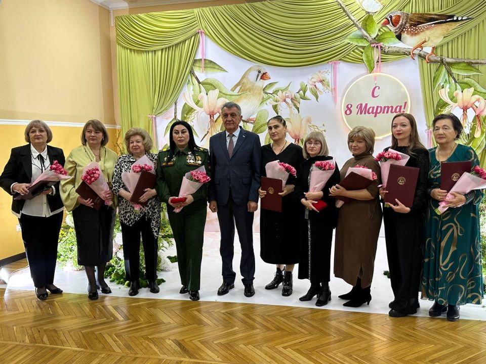 В преддверии Международного женского дня в Доме правительства прошло чествование женщин республики