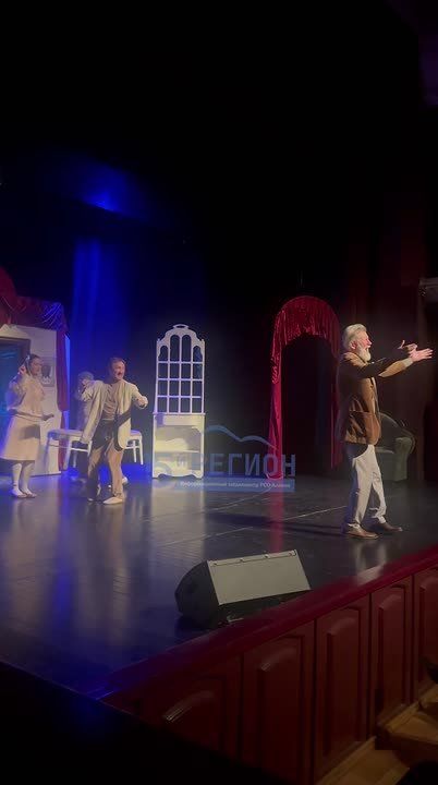 В Академическом русском театре имени Евгения Вахтангова во Владикавказе состоялся показ спектакля «Свои люди-сочтемся»