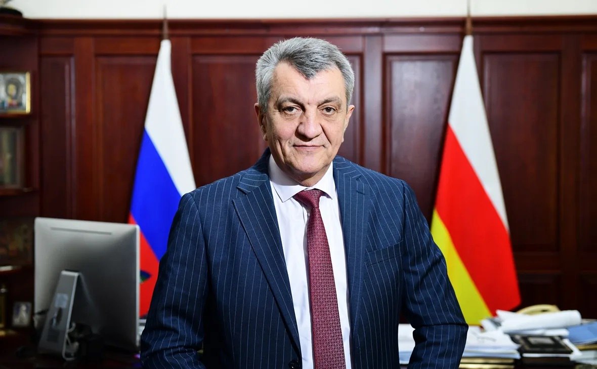 Дорогие женщины!. От всего сердца поздравляю вас с самым теплым весенним праздником – Международным женским днем – 8 Марта! Наши бабушки, мамы, сестры, верные спутницы жизни, дочери, коллеги! На ваших плечах лежит нелегкий...