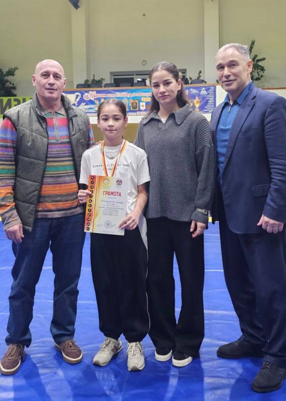 Пять золотых, две серебряные и одну бронзовую медали завоевали осетинские боксеры на Всероссийских соревнованиях среди юниоров 17-18 лет в Грозном