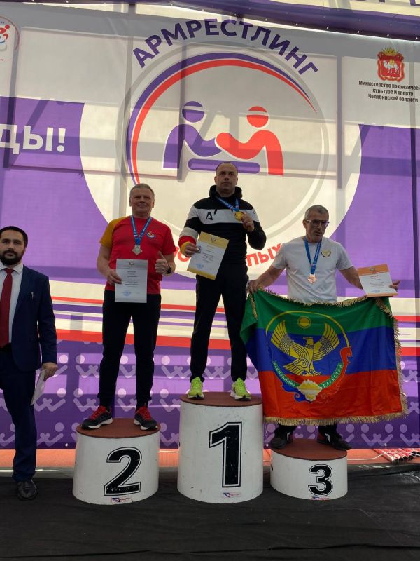 Батрадз Дзарахохов завоевал звание одиннадцатикратного чемпиона России по армрестлингу