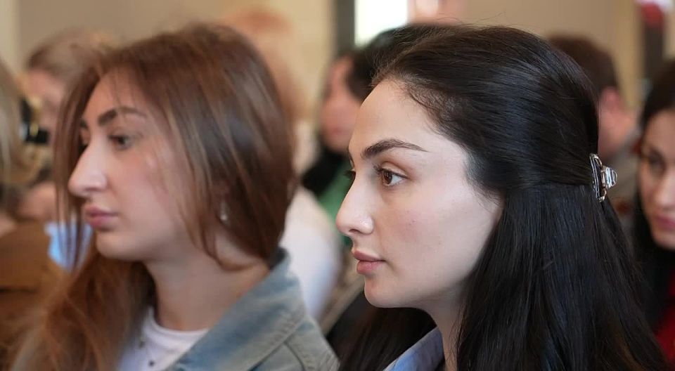 ������-������������ �����������, ����������� 20-����� ������������� ��������������������� ��������, ������ ������� � ���������-�������������� ������ ������������ ���������� �������. ����� � 1�.